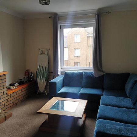 Self Catering 2 Bedroom Flat, Frequent Buses, 1-Minute Walk To Bus Stop, 20 Minutes To City Center Edynburg Zewnętrze zdjęcie