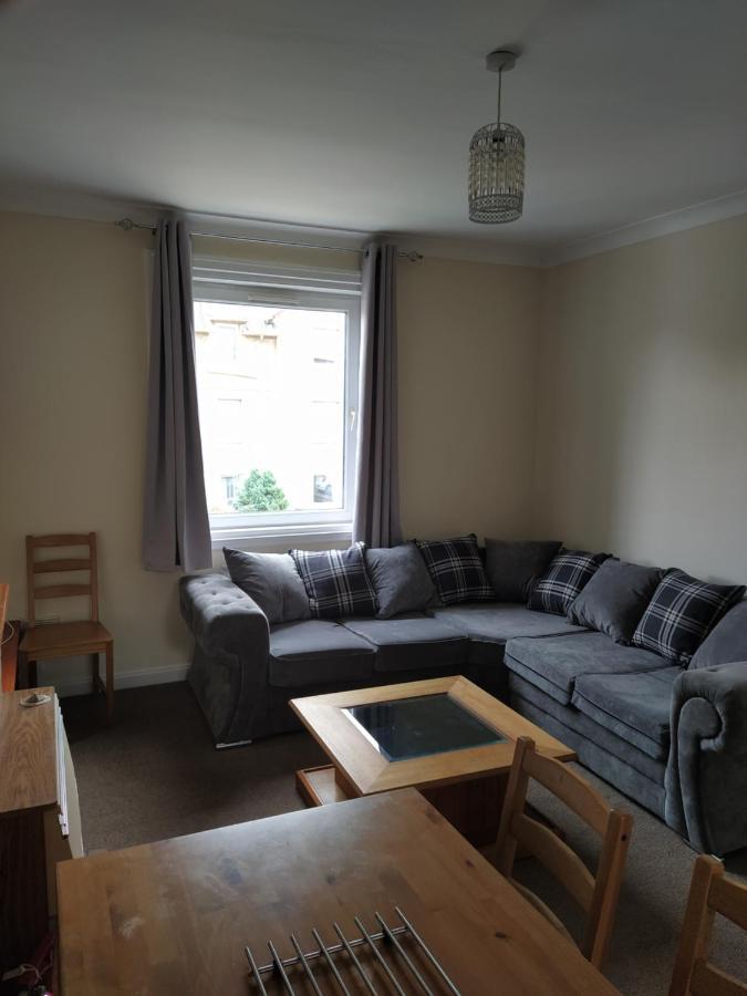 Self Catering 2 Bedroom Flat, Frequent Buses, 1-Minute Walk To Bus Stop, 20 Minutes To City Center Edynburg Zewnętrze zdjęcie