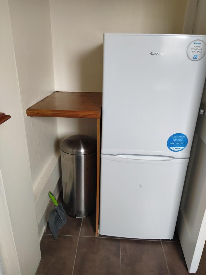 Self Catering 2 Bedroom Flat, Frequent Buses, 1-Minute Walk To Bus Stop, 20 Minutes To City Center Edynburg Zewnętrze zdjęcie
