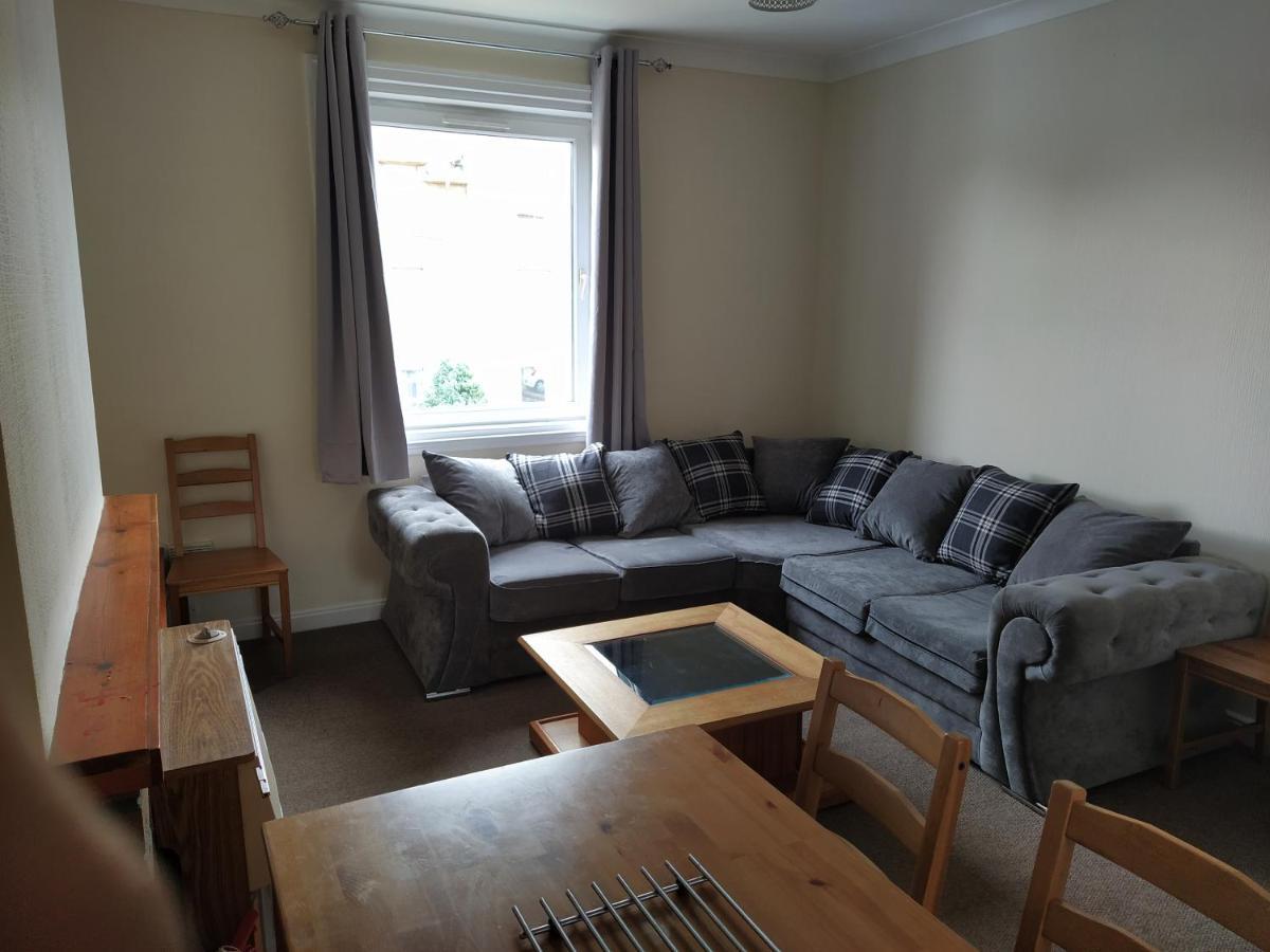 Self Catering 2 Bedroom Flat, Frequent Buses, 1-Minute Walk To Bus Stop, 20 Minutes To City Center Edynburg Zewnętrze zdjęcie